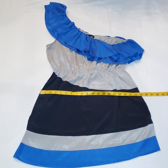 Womens dress - Picture 3 of 4